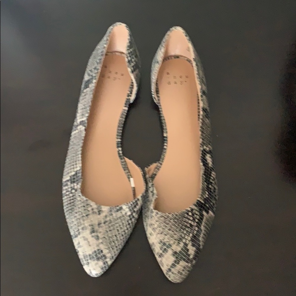 Faux Snakeskin Flats Size 7-1/2